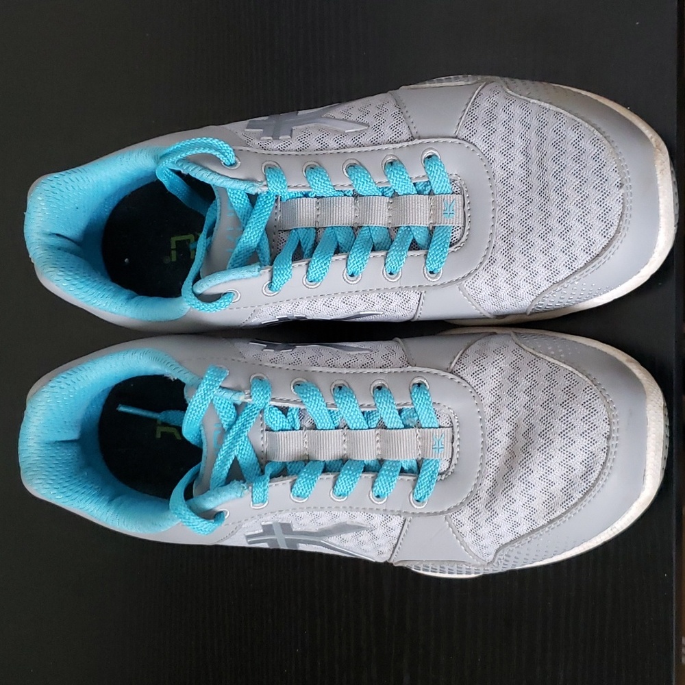 Kuru training shoes.  Sz8.5 Silver & blue. Pre-owned. good condition